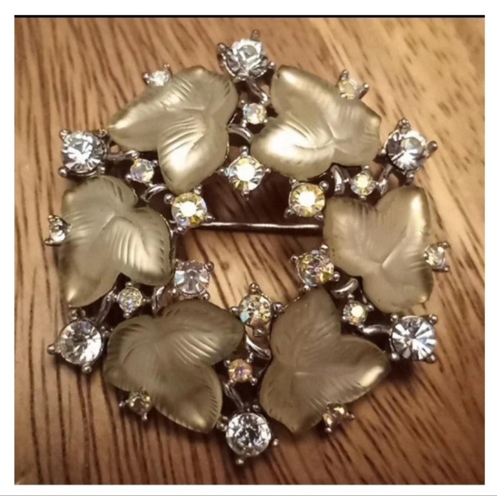 Vintage Crown Trifari Alfred Fruit Salad Rhinestone Glass Leaf Wreath Brooch Pin